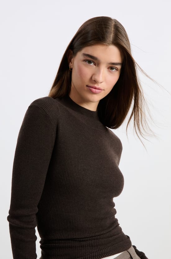 Pull col montant avec laine;${refinementColor}