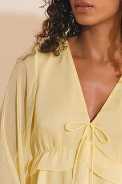 Blouse &agrave; volants avec manches transparentes;${refinementColor}