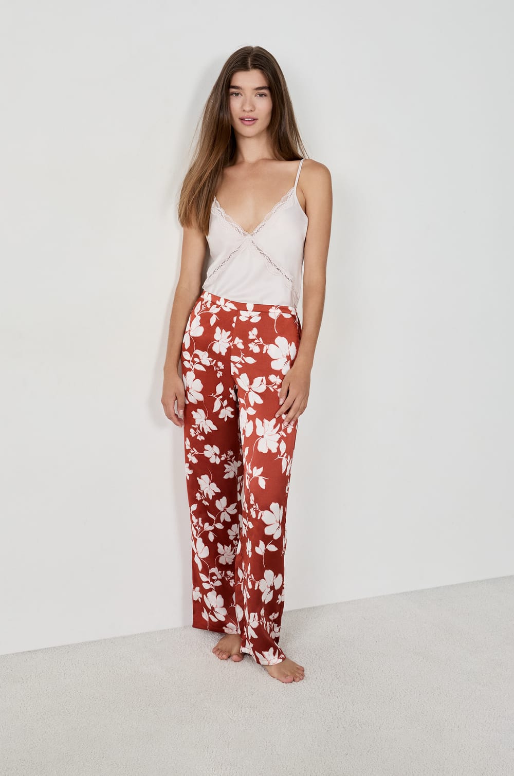 Pantalon de pyjama satiné à imprimés;${refinementColor}