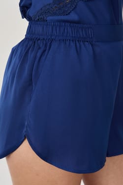 Short de pyjama en satin;${refinementColor}