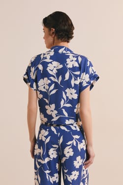 Chemise courtes &agrave; fleurs &agrave; nouer;${refinementColor}