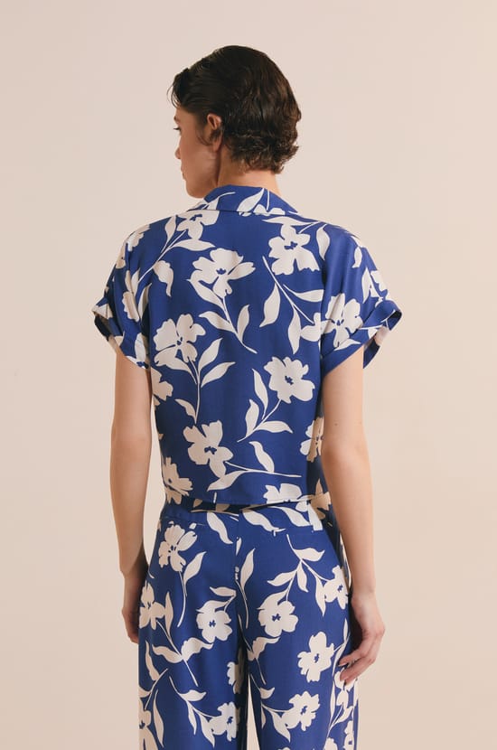 Chemise courtes &agrave; fleurs &agrave; nouer;${refinementColor}