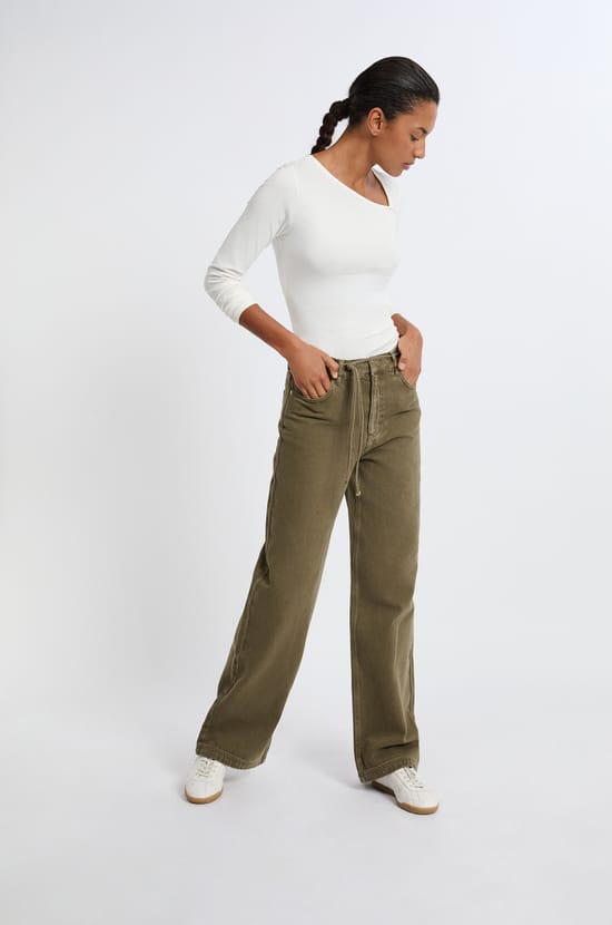 T-shirt manches longues col asymétrique en coton;${refinementColor}