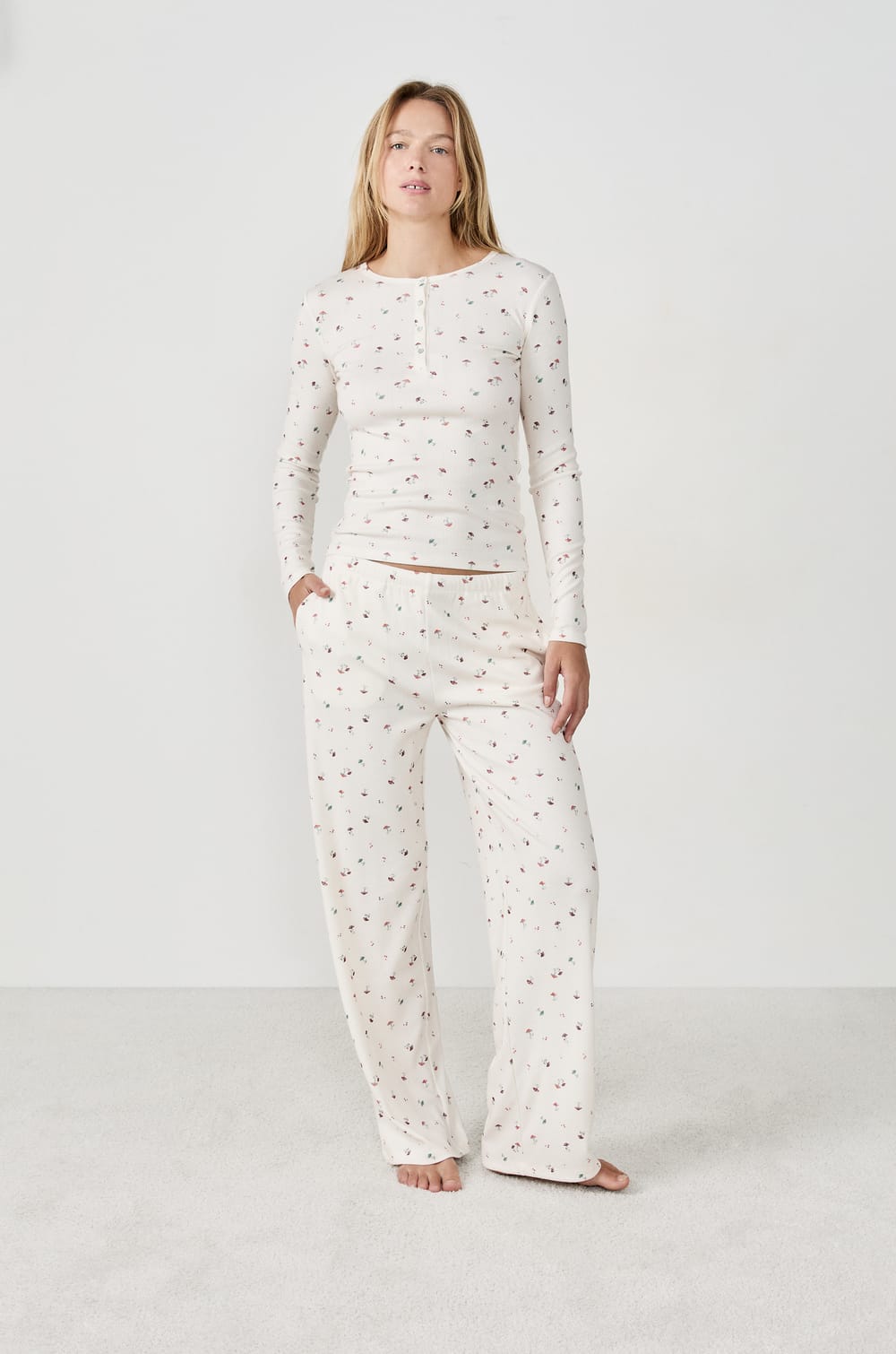 Pantalon de pyjama avec imprimé champignons;${refinementColor}