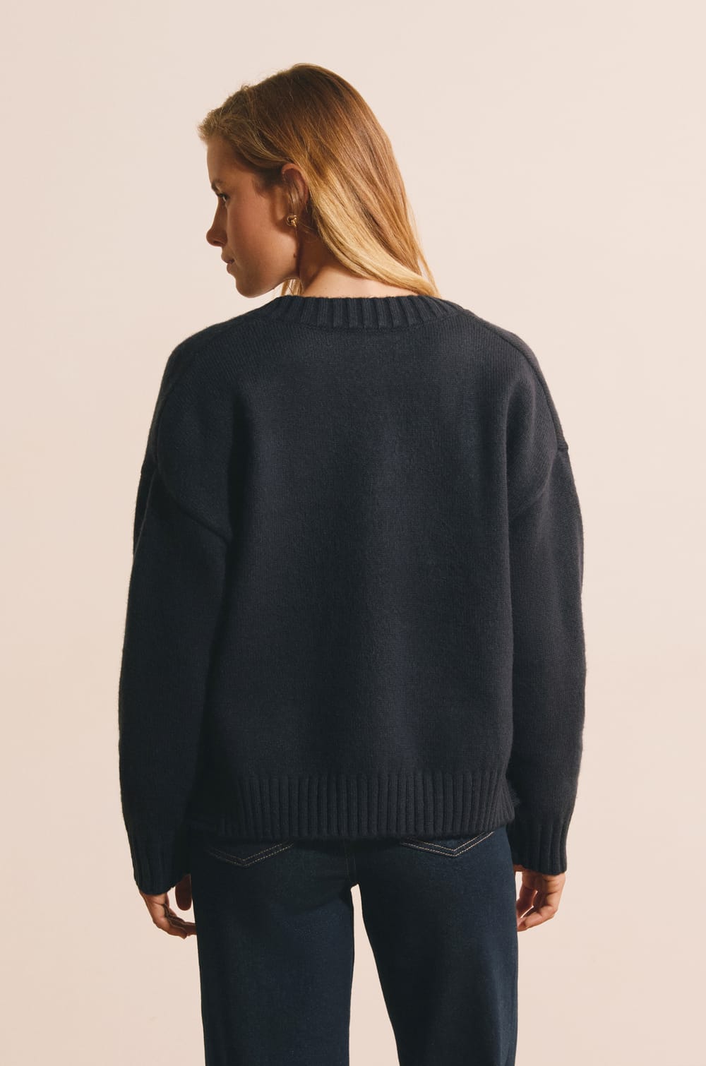 Pull manches longues &agrave; col V;${refinementColor}
