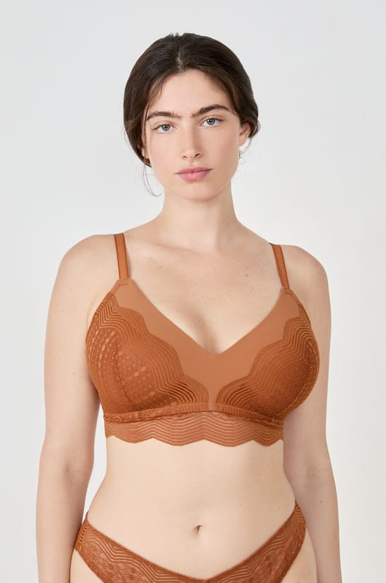 Wireless Triangle Bra;${refinementColor}