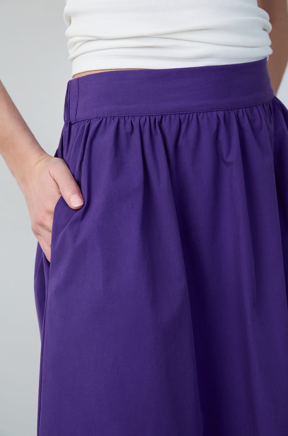 Mid-length Fluid Skirt with Pockets;${refinementColor}