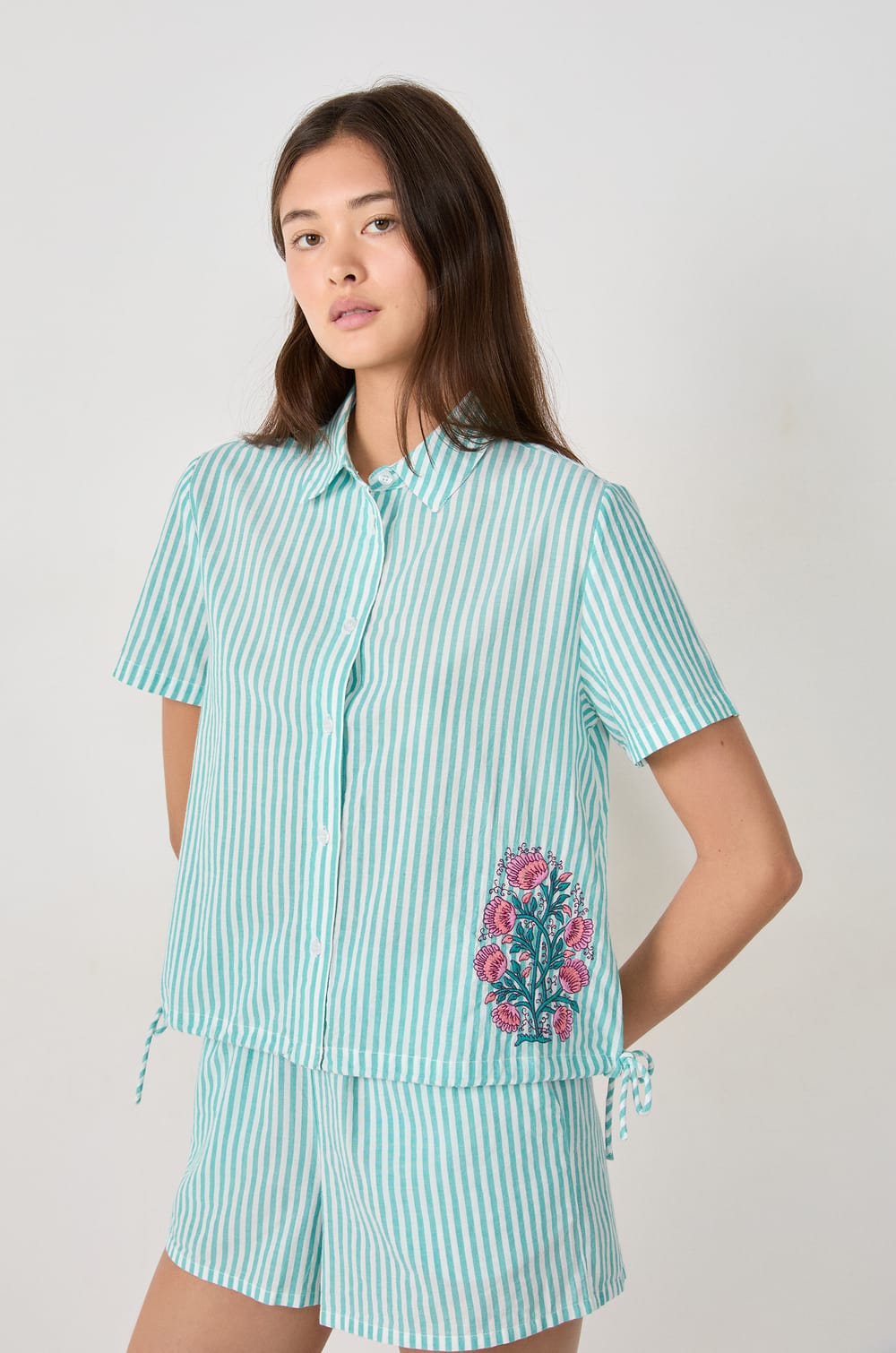 Gestreifte Pyjama-Bluse aus Baumwolle;${refinementColor}
