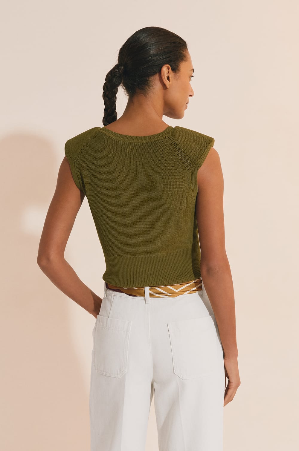 Pull sans manches en maille fine;${refinementColor}