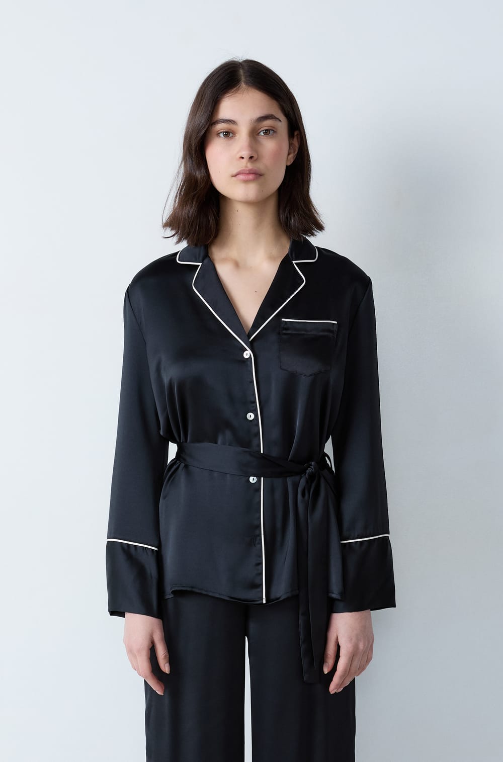 Chemise satinée noire