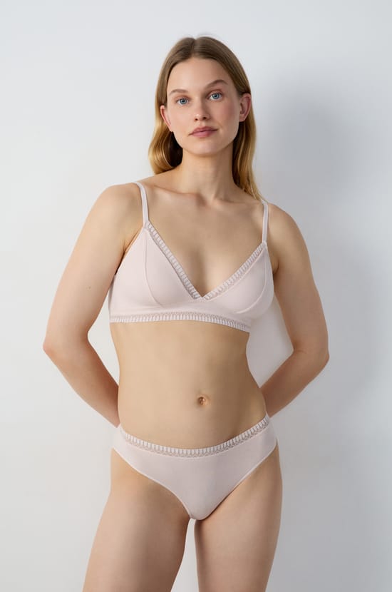 Wireless Triangle Bra with Removable Cotton Pads;${refinementColor}