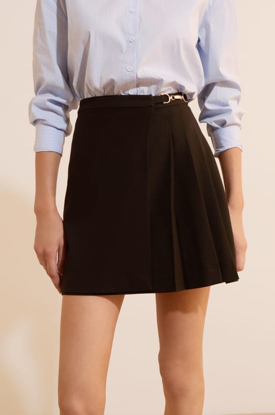 Jupe courte avec d&eacute;tails bijoux;${refinementColor}