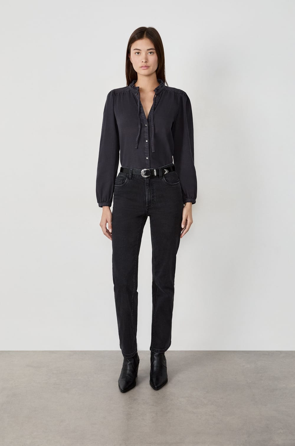 Chemise col V;${refinementColor}