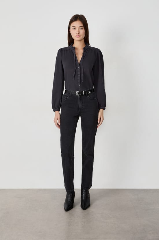 Chemise col V;${refinementColor}