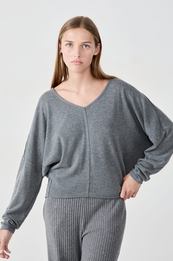 Su&eacute;ter cuello en V;${refinementColor}