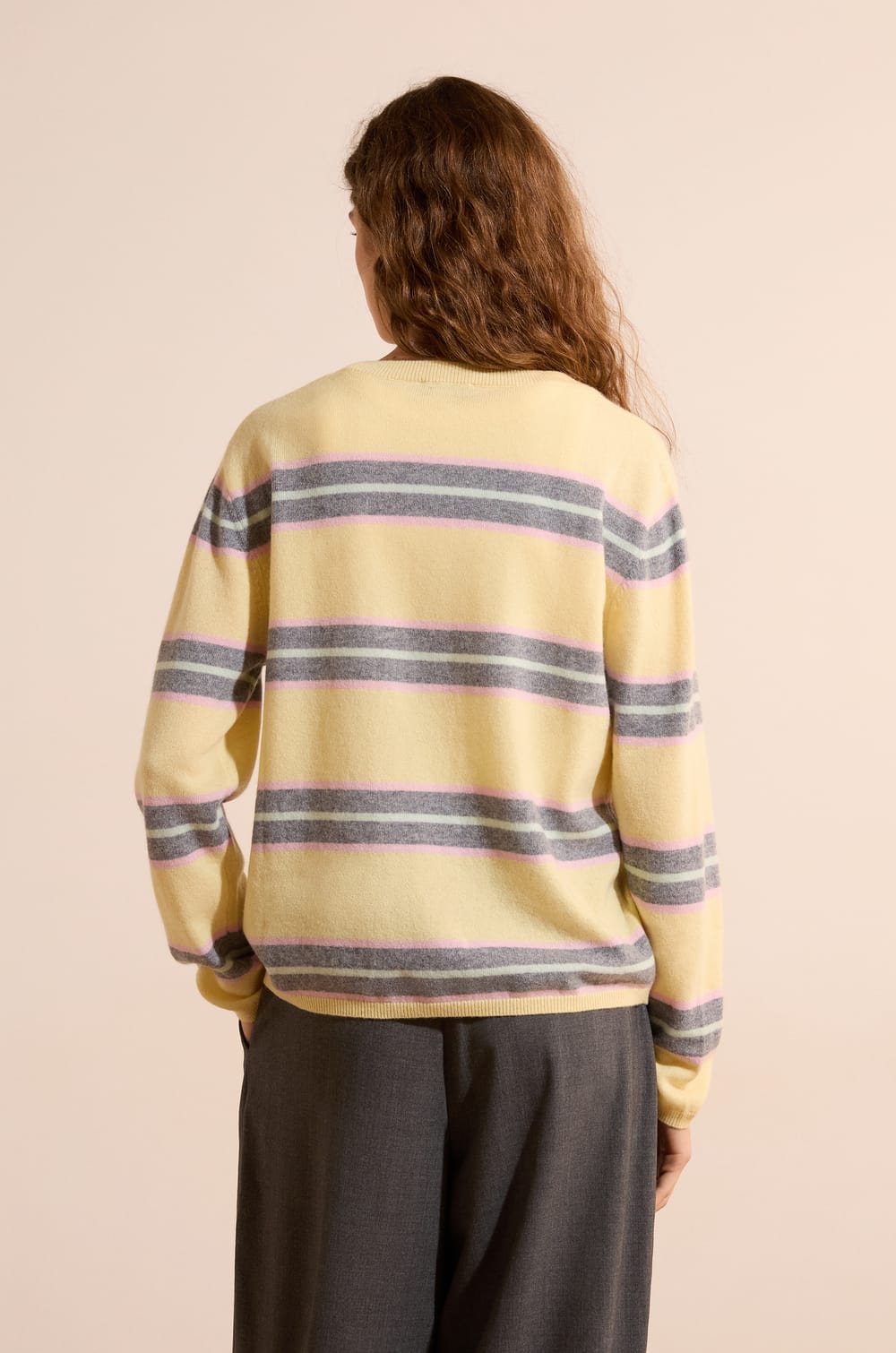 Pull col rond ray&eacute; 100% cachemire;${refinementColor}