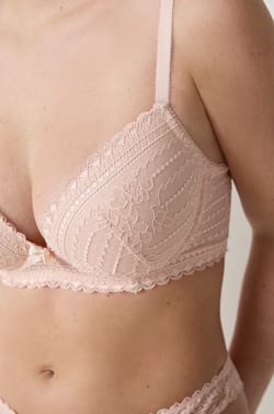 Soutien-gorge N.5 - Le coques fines plongeant sans armatures;${refinementColor}