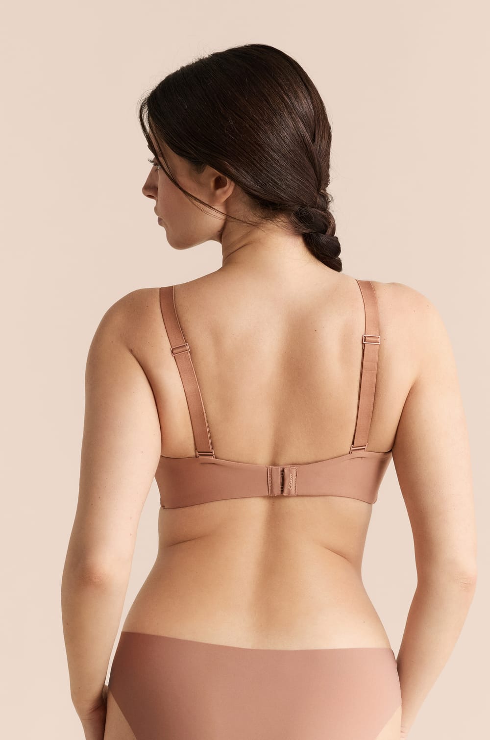 Sujetador de copas finas sin aros de microfibra;${refinementColor}