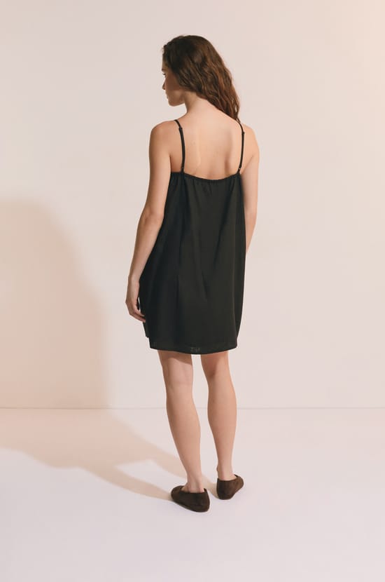 Robe courte avec lin;${refinementColor}