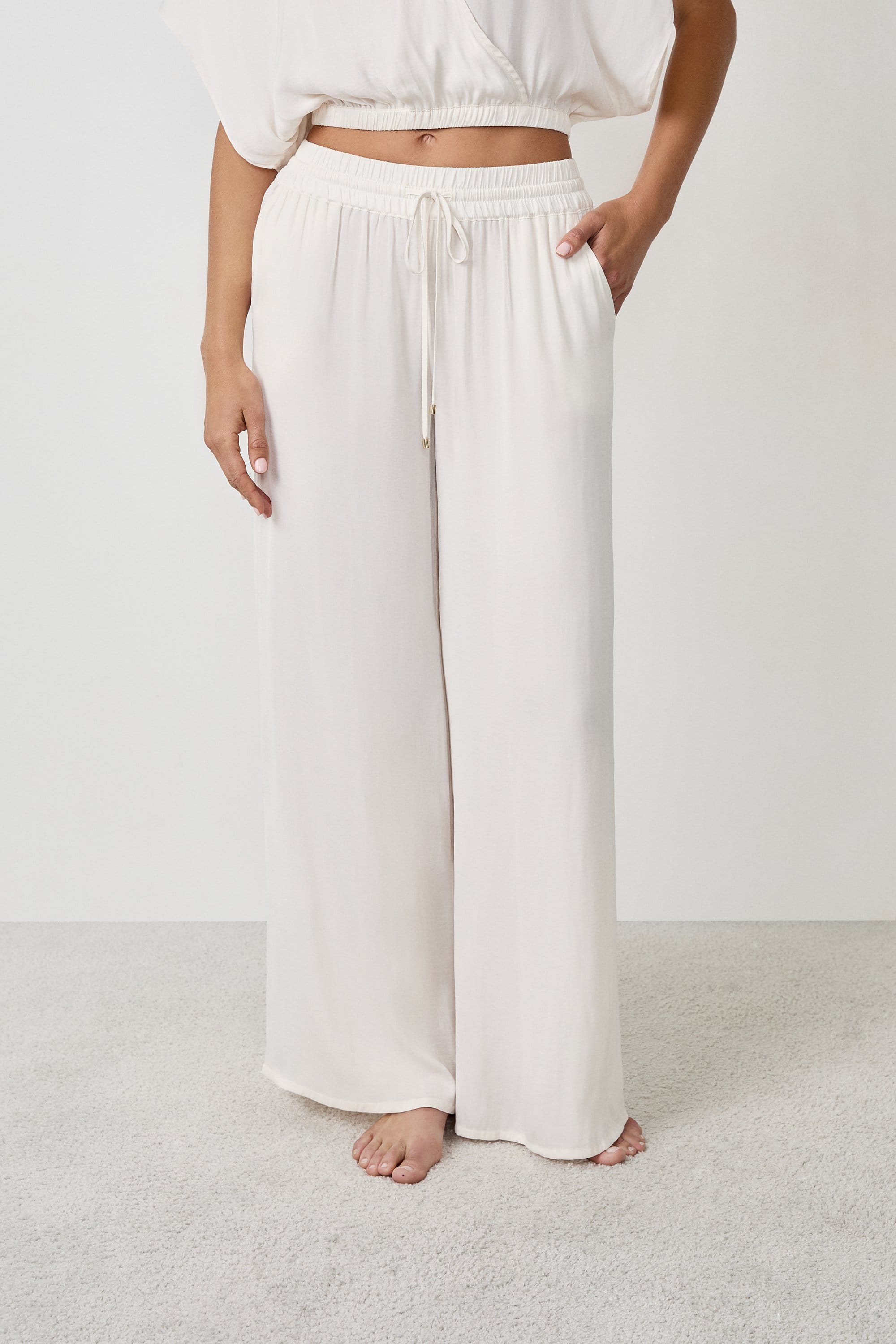 pantalon satiné coupe large