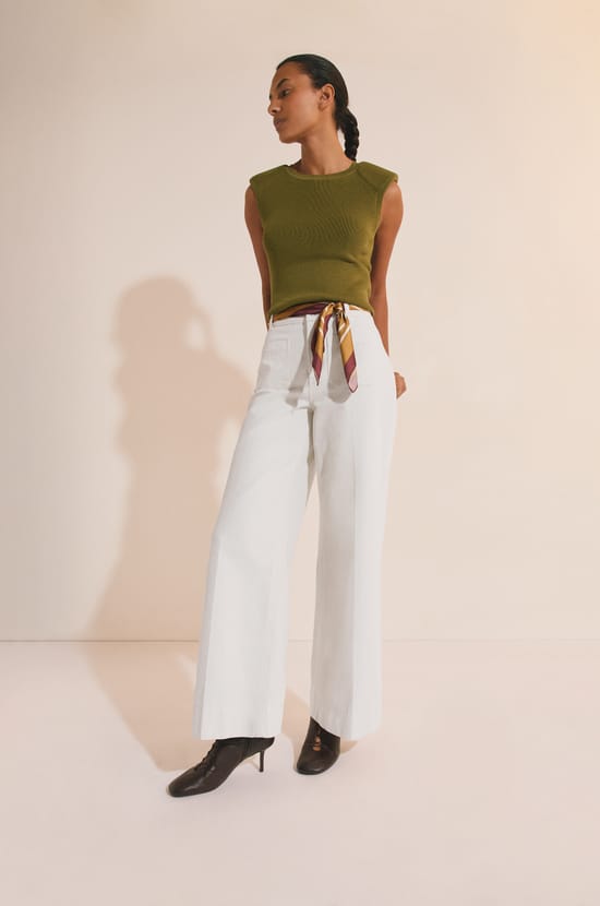 Jean droit &agrave; poches avant;${refinementColor}