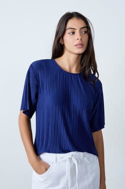 Short-sleeved pleated top;${refinementColor}