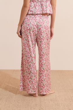 Pantalon de pyjama &agrave; motifs fleuris satin&eacute;;${refinementColor}
