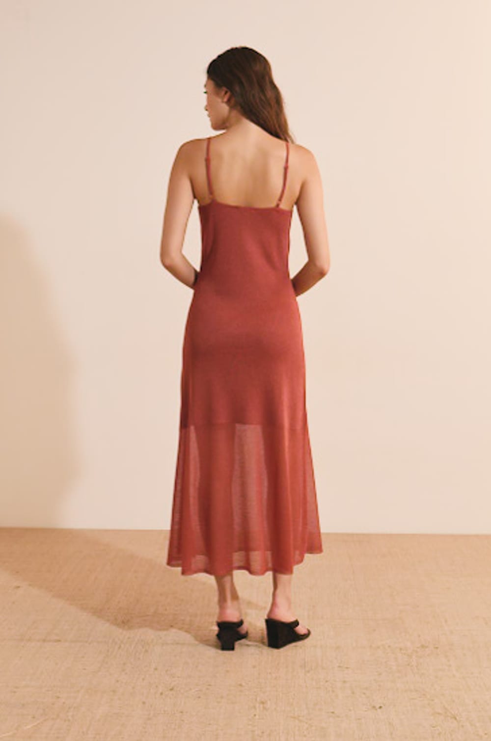 Robe longue &agrave; bretelles;${refinementColor}