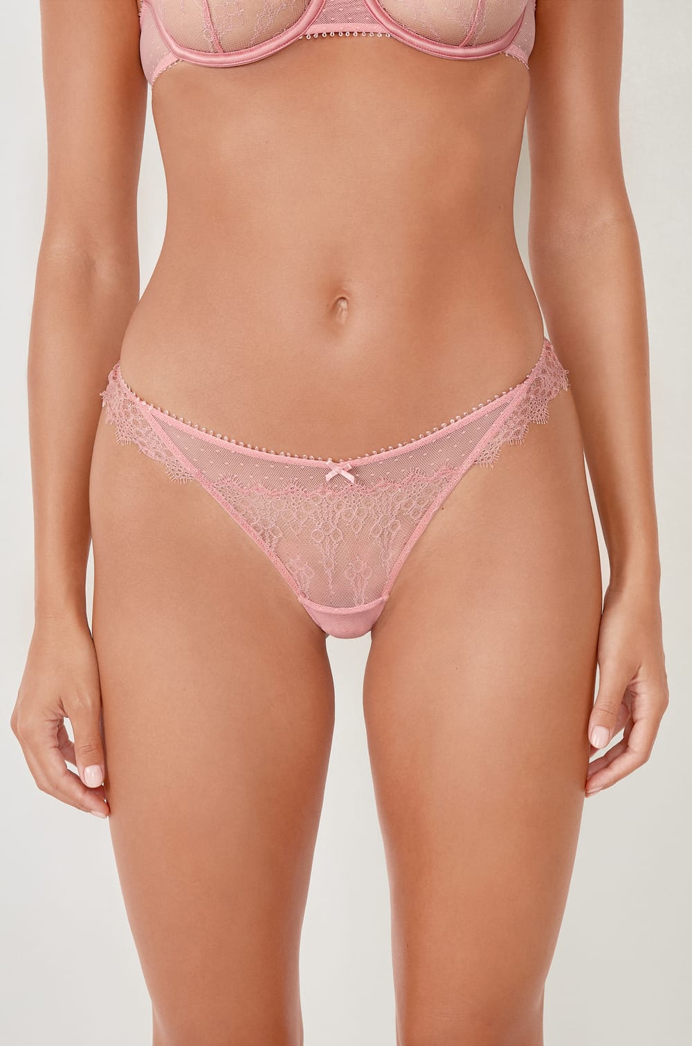 Tanga avec dentelle;${refinementColor}