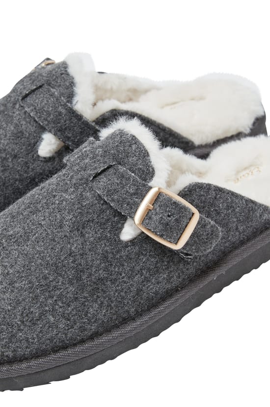 Chaussons mules;${refinementColor}
