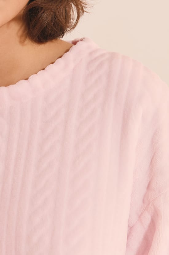 Pull col rond avec motifs tress&eacute;s;${refinementColor}