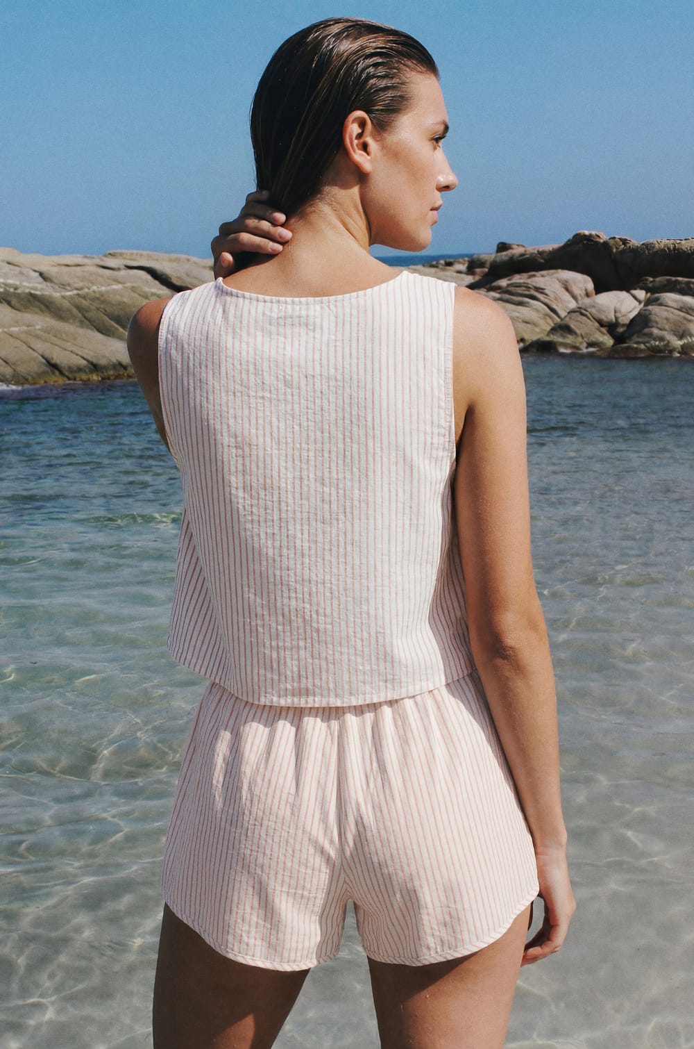Top &agrave; nouer &agrave; rayures avec lin;${refinementColor}