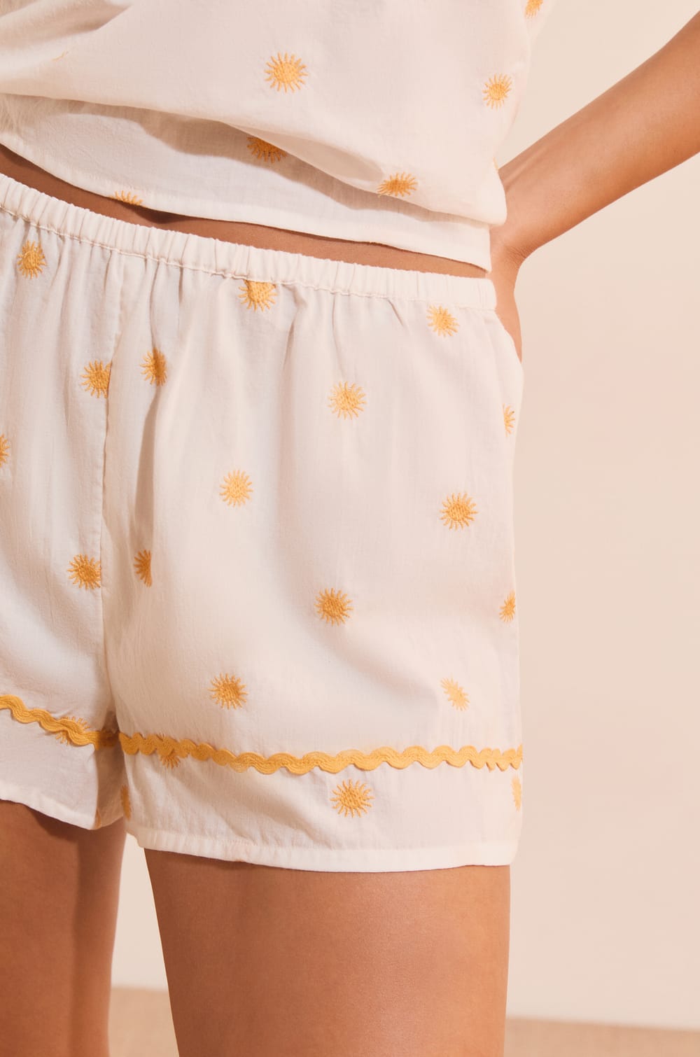 Short avec motifs soleil en coton;${refinementColor}