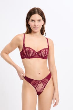 String en dentelle et satin;${refinementColor}