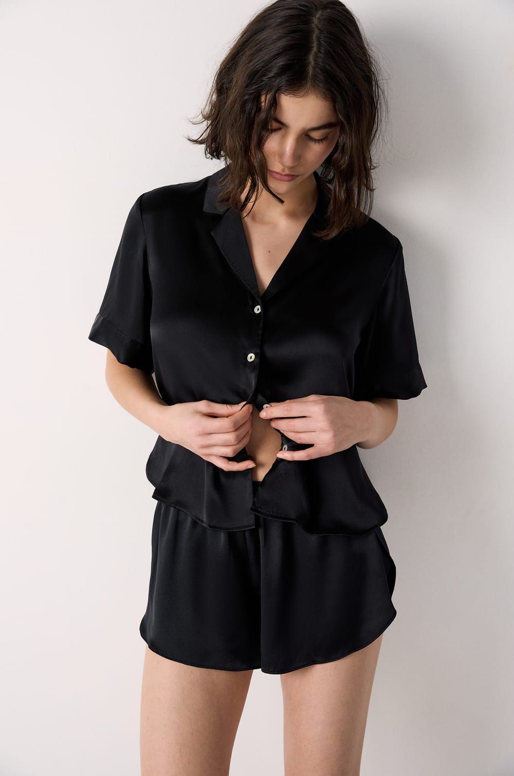 Short-sleeved silk pyjama shirt;${refinementColor}