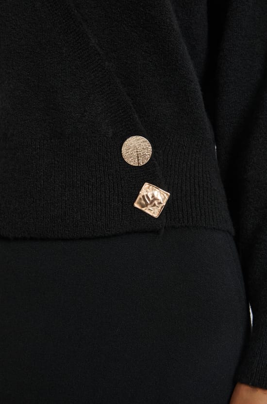 Pull col V avec boutons dorés;${refinementColor}