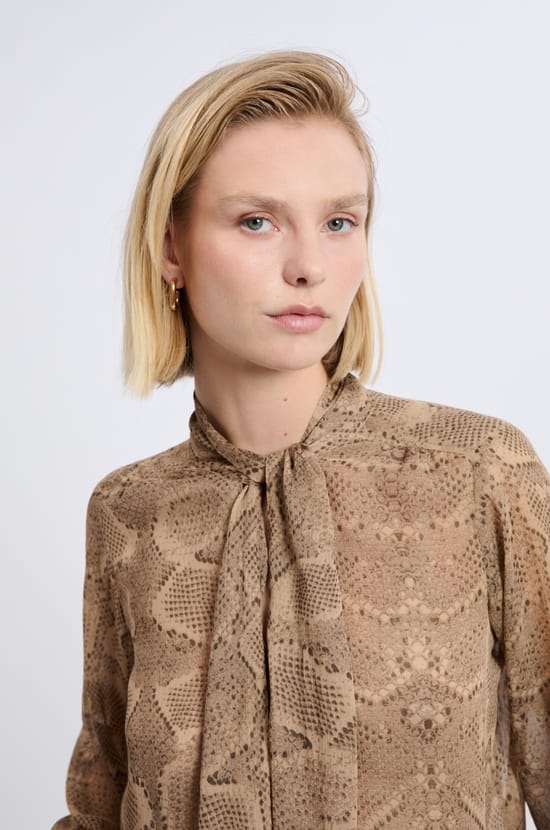 Blouse with front tie snake print;${refinementColor}