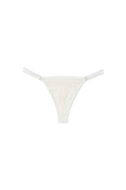 String en dentelle;${refinementColor}