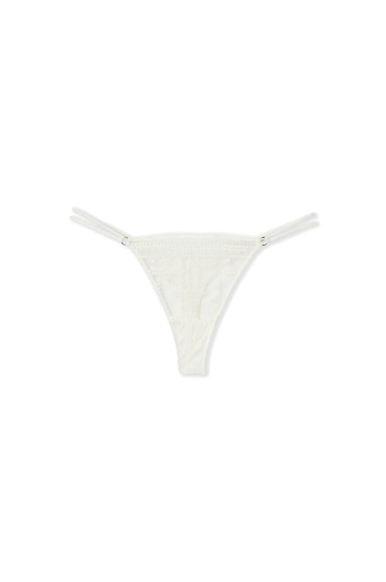 String en dentelle;${refinementColor}