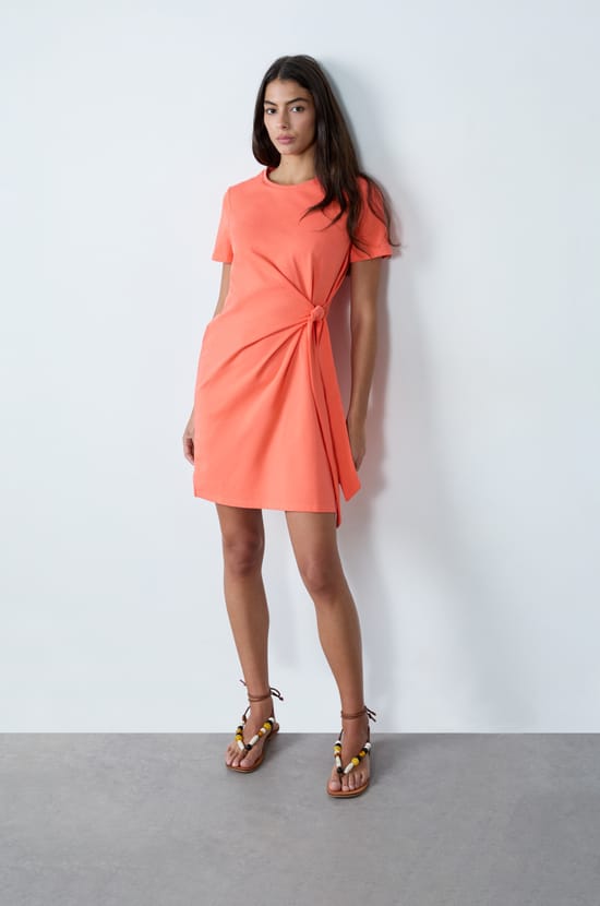 Robe courte fluide;${refinementColor}