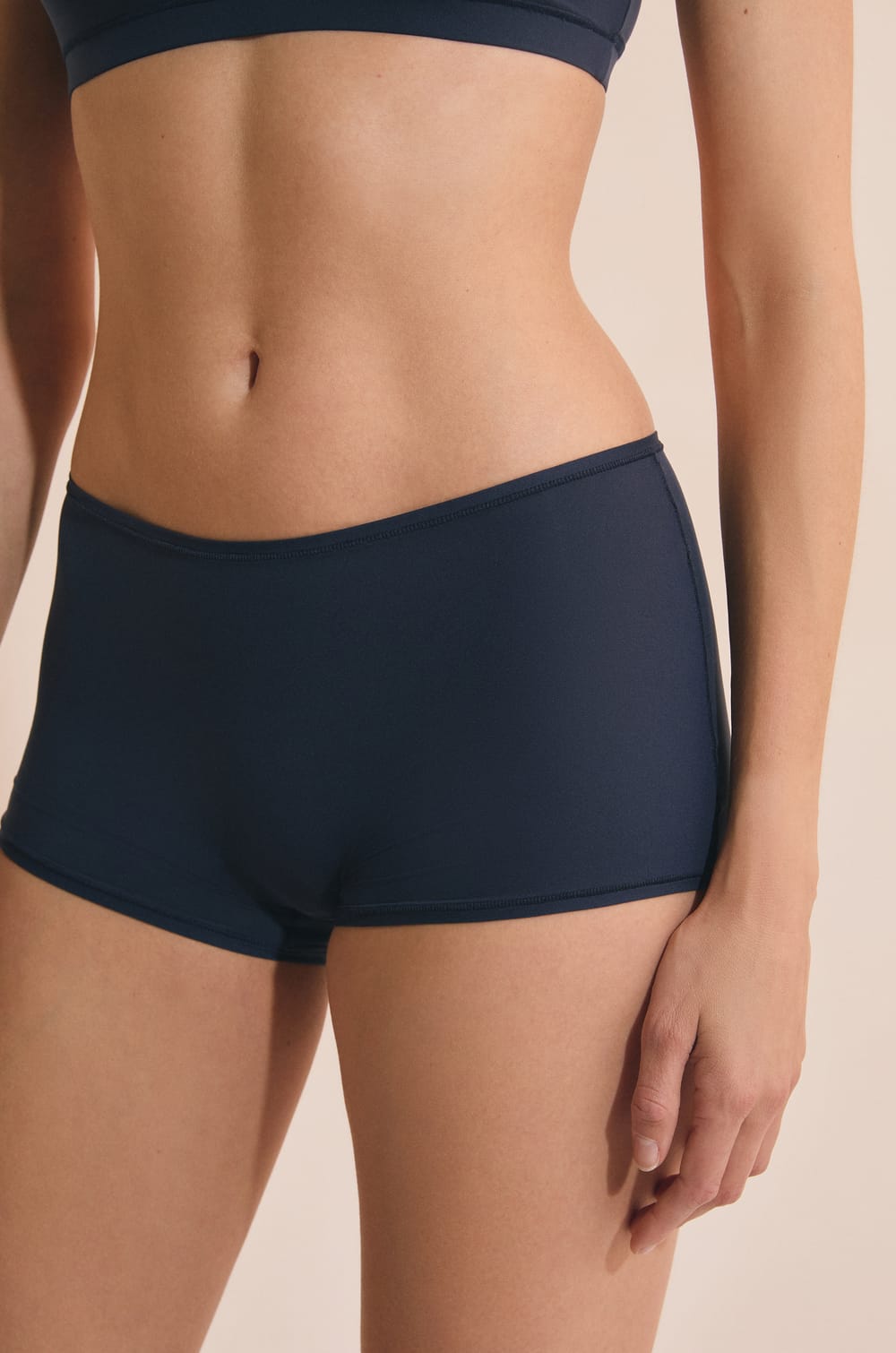 Shorty en microfibre;${refinementColor}