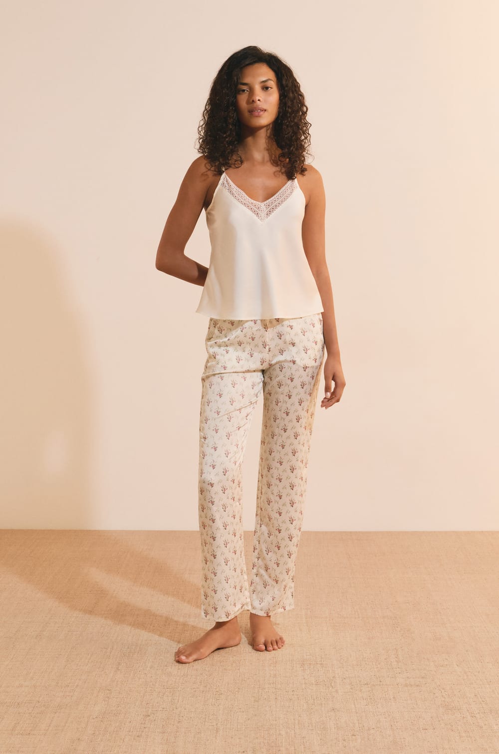 Ensemble de pyjama 3 pi&egrave;ces &agrave; motifs fleuris;${refinementColor}