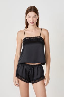 Short satiné avec dentelle;${refinementColor}