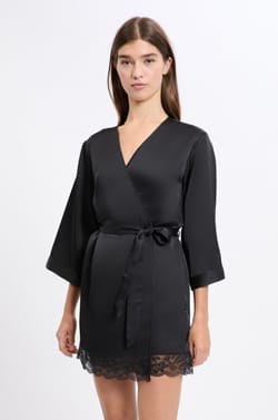 Satinierter Kimono mit Spitzendetails;${refinementColor}