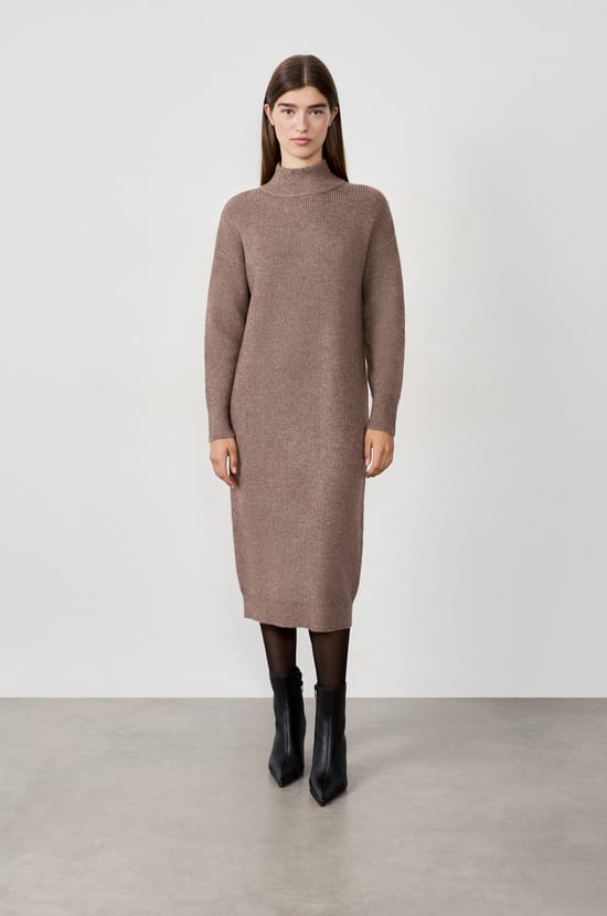 Robe pull longue;${refinementColor}