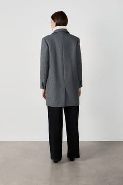 Short coat;${refinementColor}
