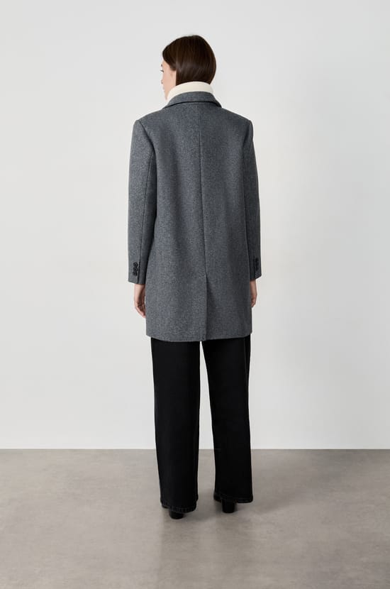 Short coat;${refinementColor}