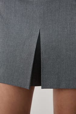 Falda corta;${refinementColor}