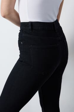 Slim fit jeans;${refinementColor}