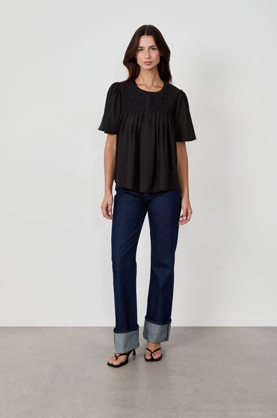 Short-sleeved blouse;${refinementColor}